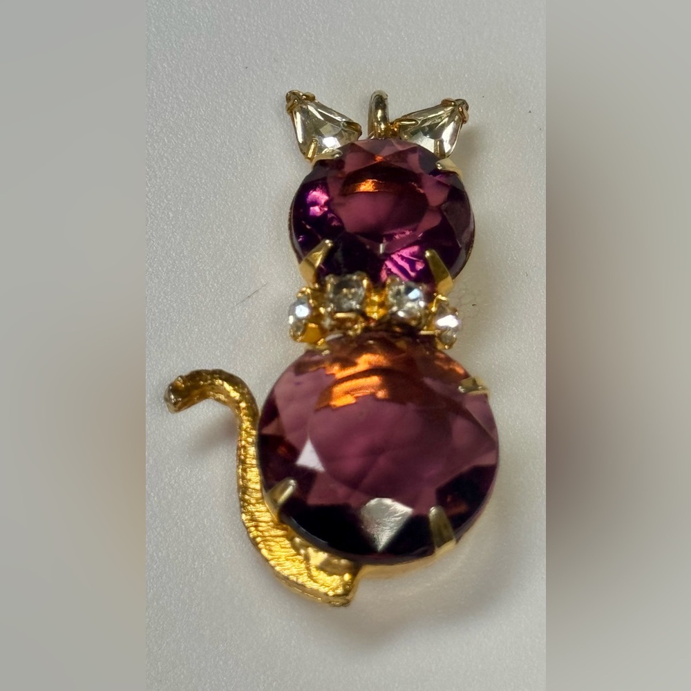 Vintage Purple/Amethyst 1960’s Cat Pendent